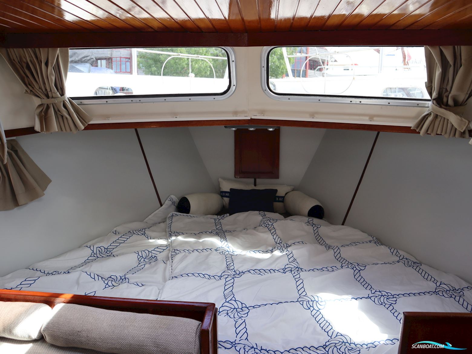 Vissers Trawler 1050