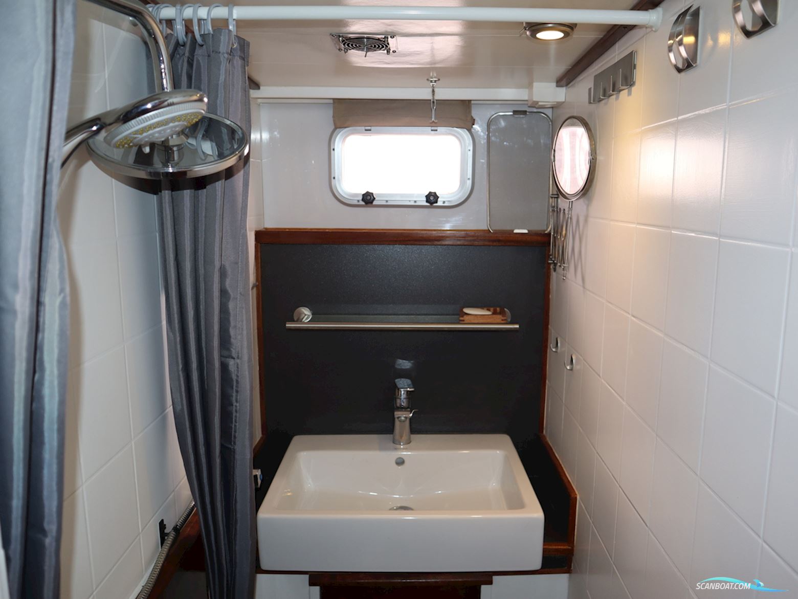 Vissers Trawler 1050