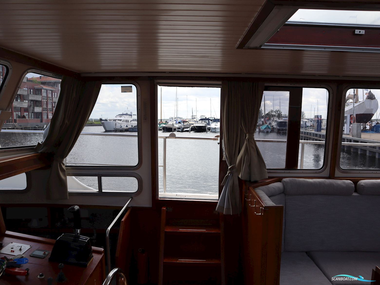 Vissers Trawler 1050