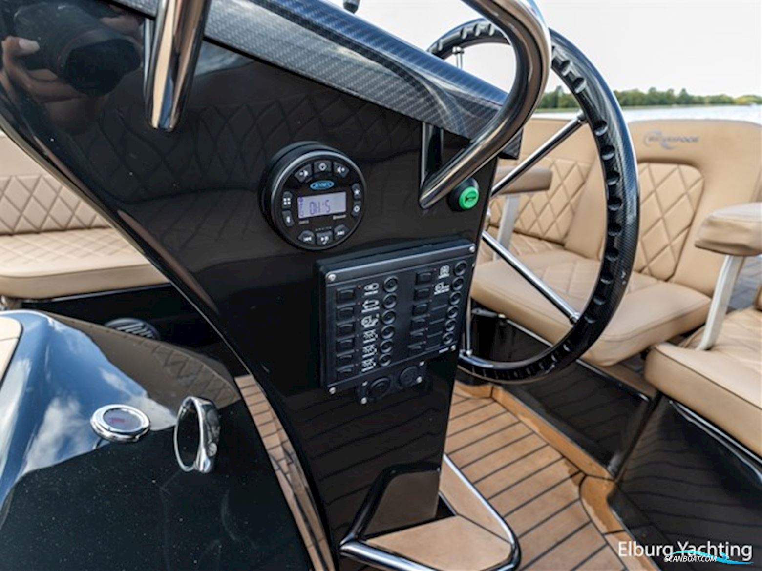 Waterspoor 717 Aviator