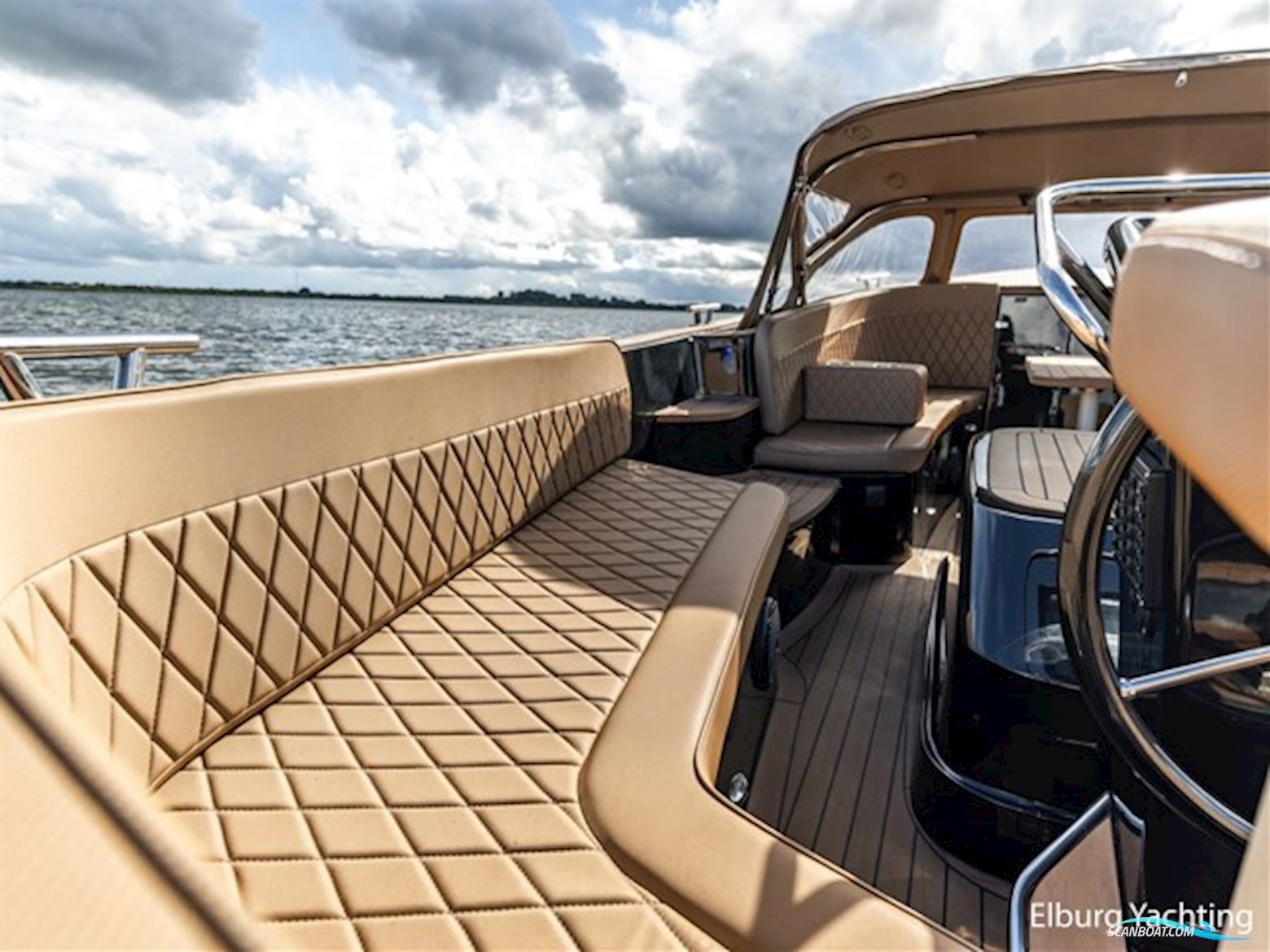Waterspoor 717 Aviator