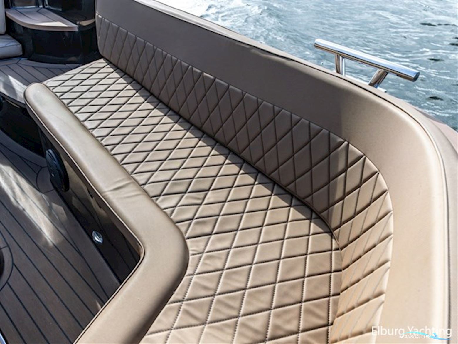 Waterspoor 717 Aviator