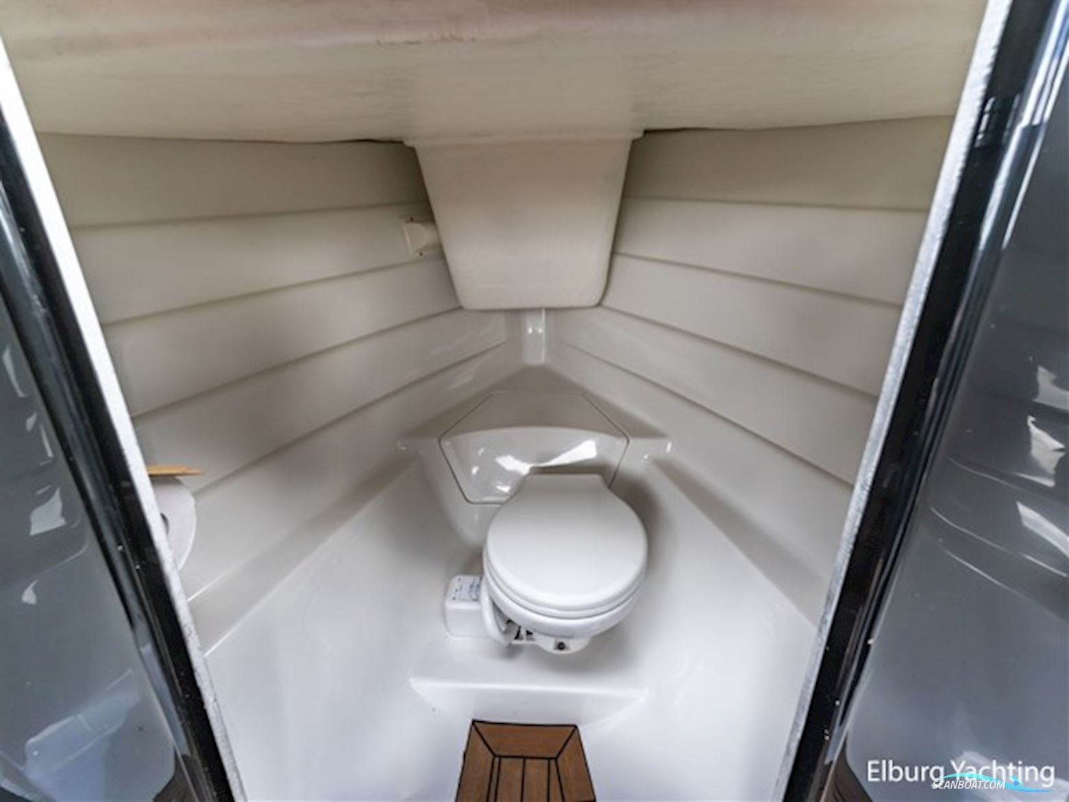Waterspoor 717 Aviator