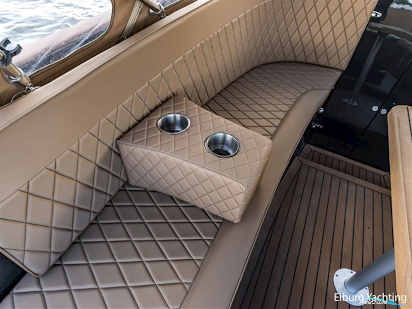 Waterspoor 717 Aviator