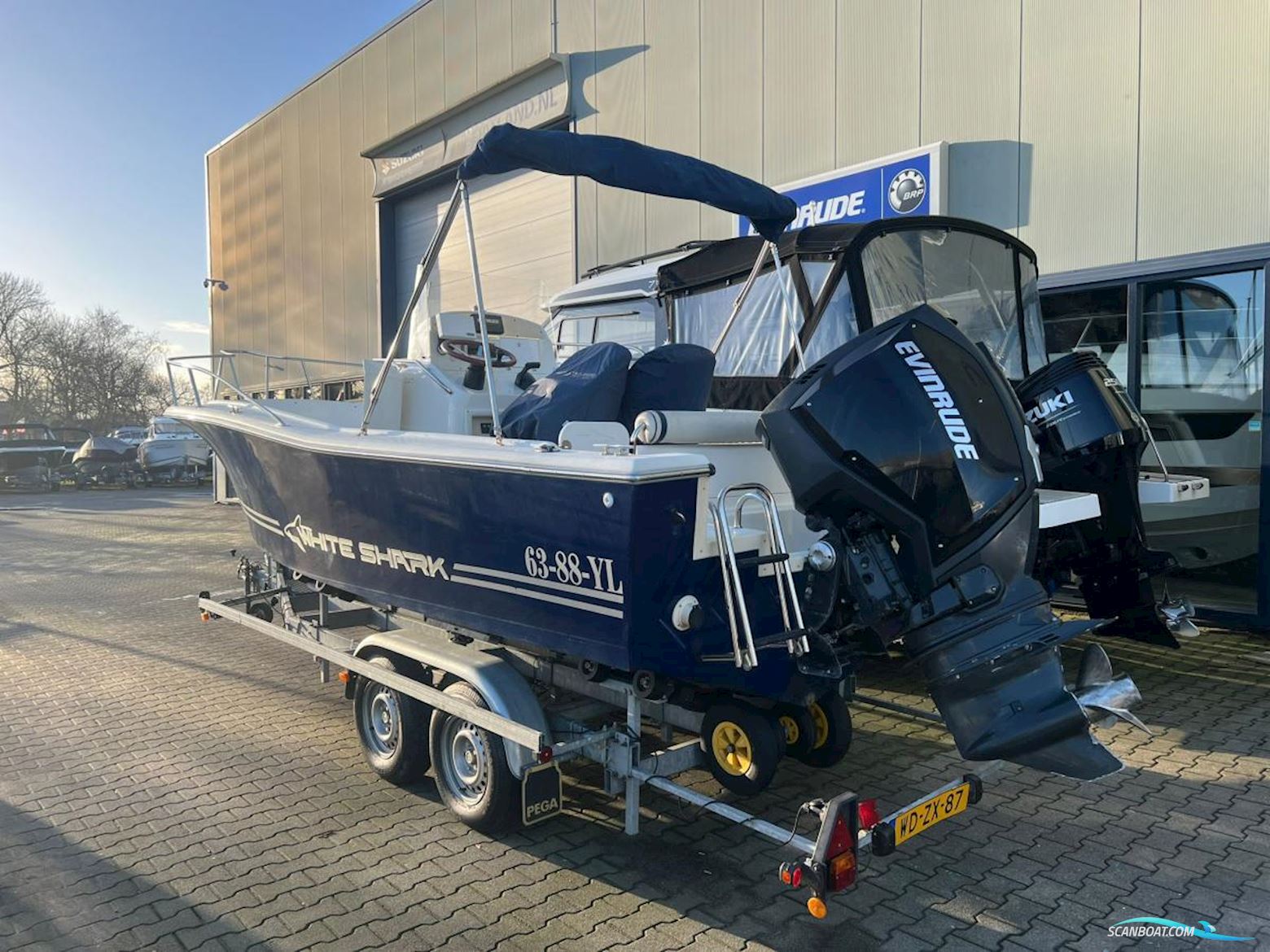 White-Shark 225 Console