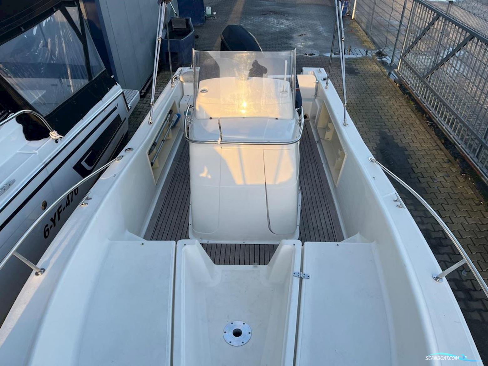 White-Shark 225 Console