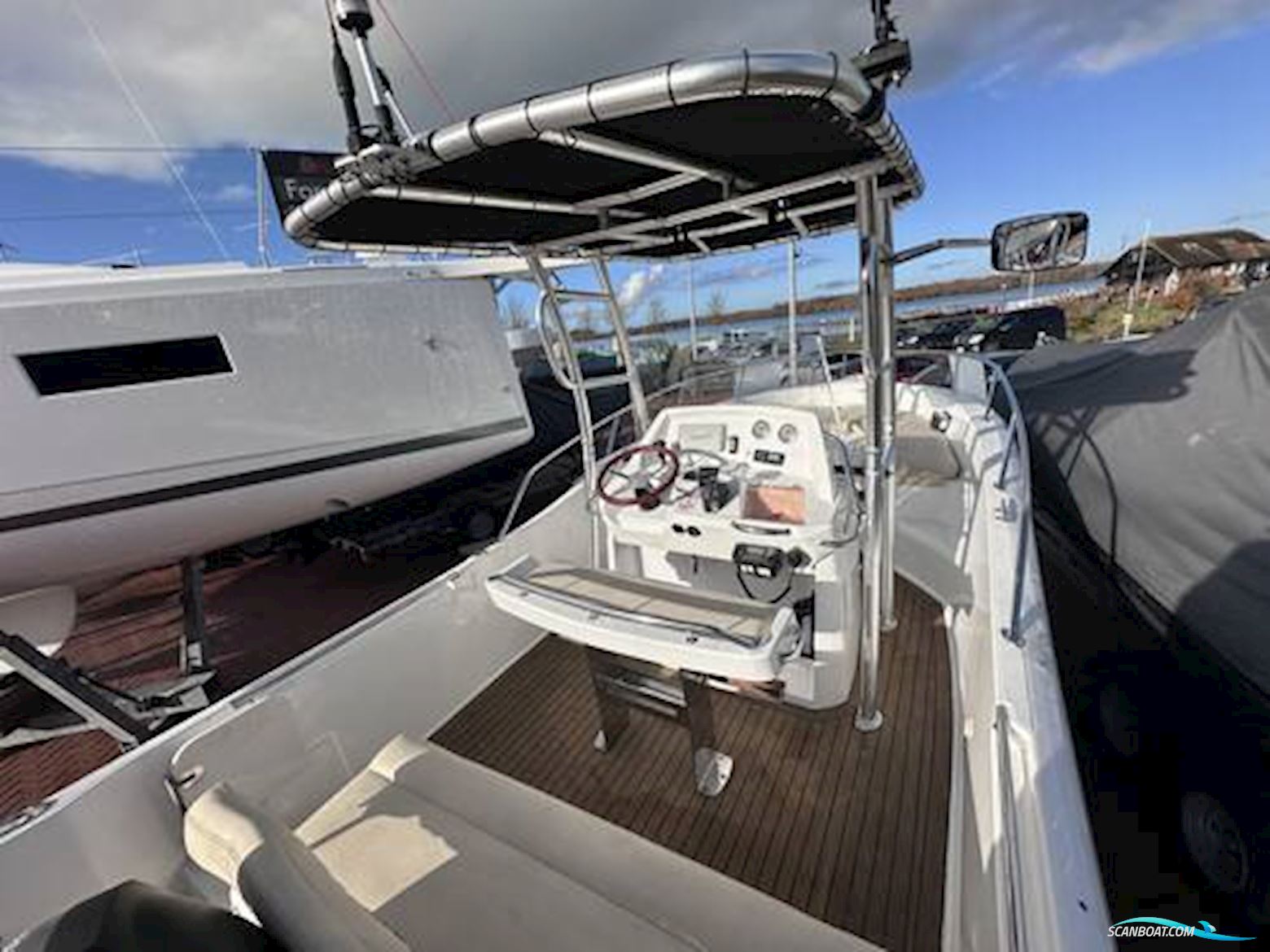 White Shark 226