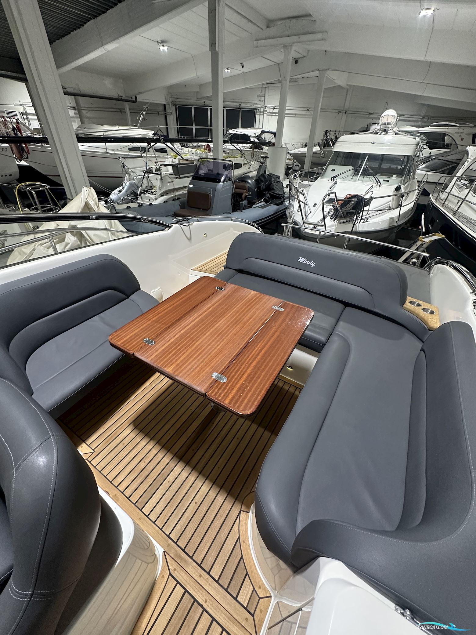 Windy 32 Grand Tornado