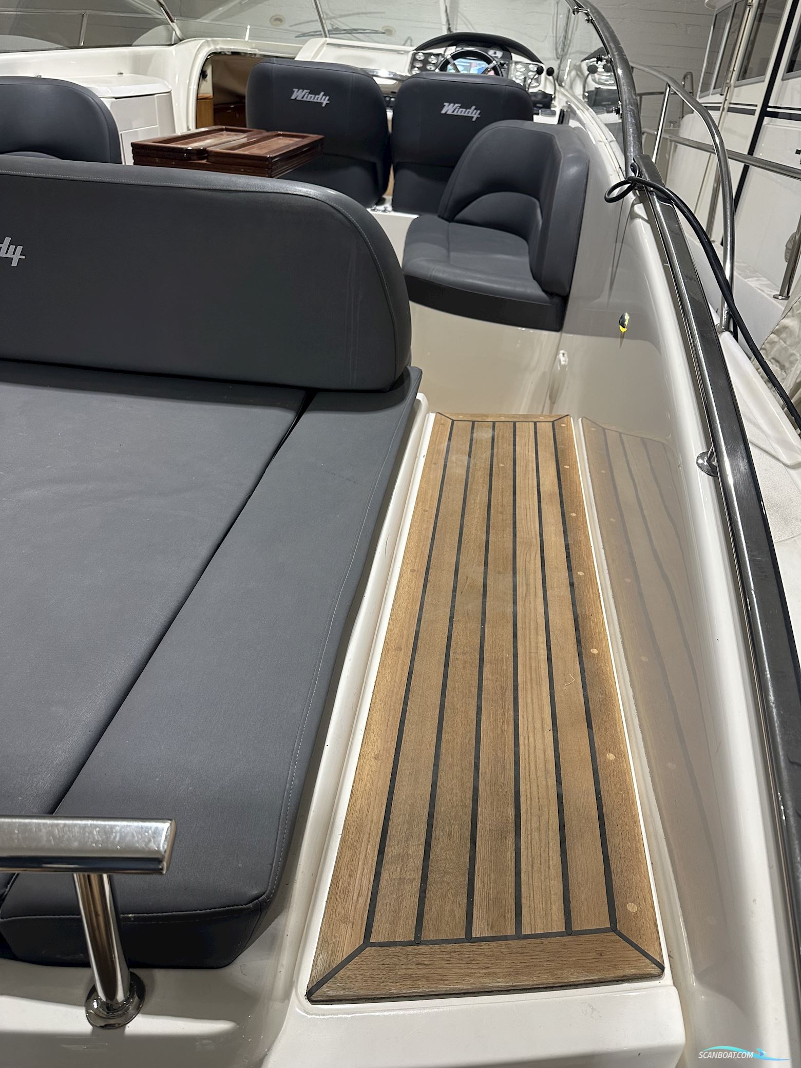 Windy 32 Grand Tornado