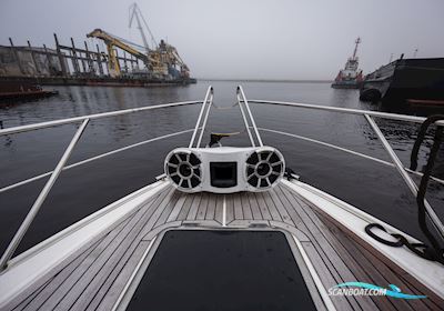 Windy 37 Grand Mistral HT (2008) | 410h | Twin Volvo Penta Kad300 | Immaculate Condition | One Owner Motorboot 2008, mit Volvo Penta d4 300A-A motor, Lettland