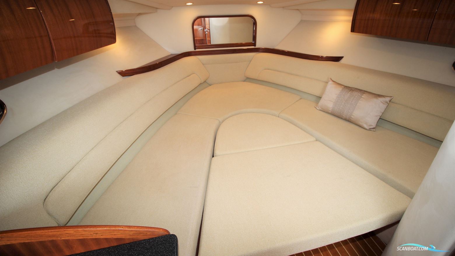 Windy Khamsin 34 Sun Lounge