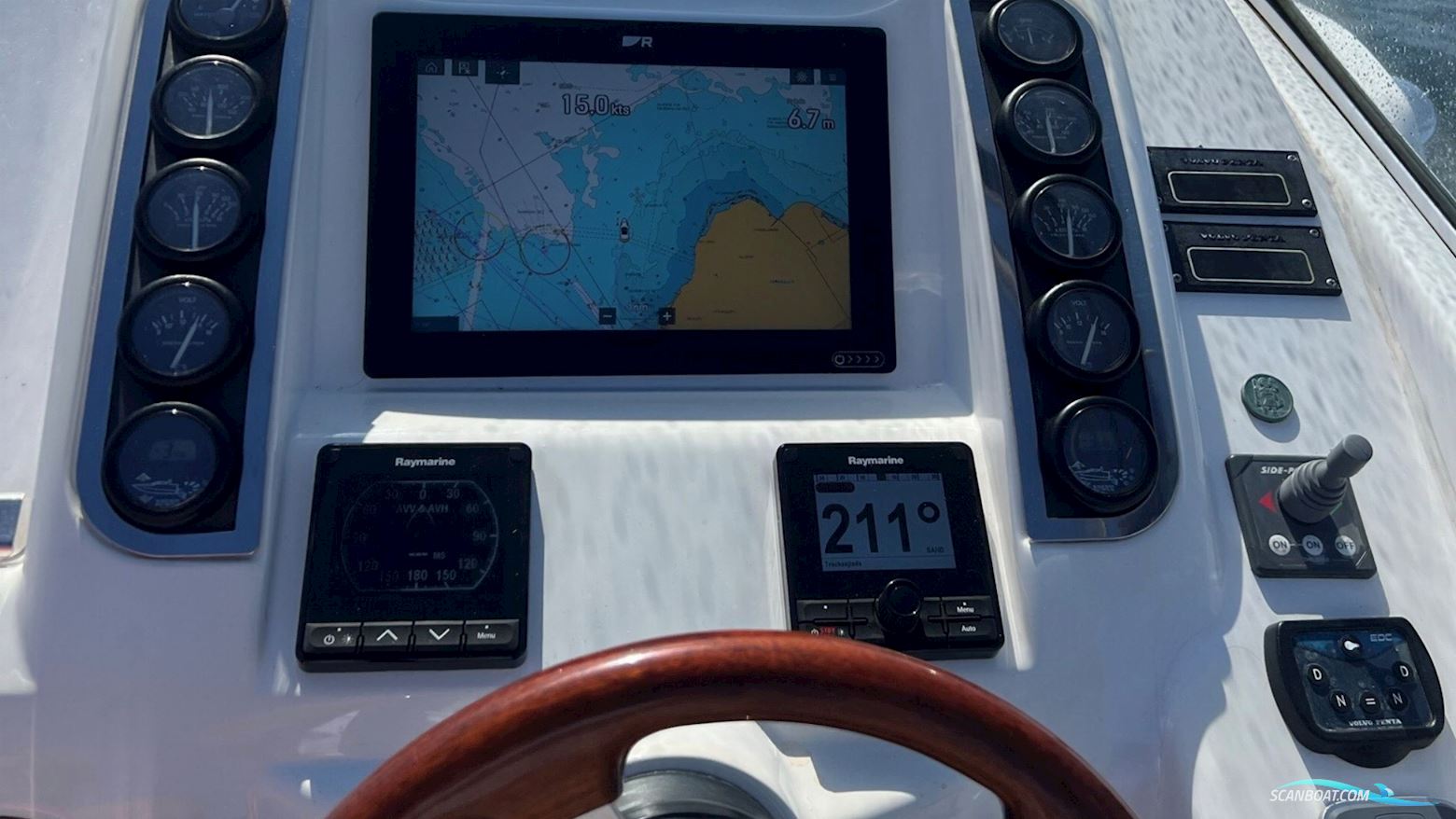 Windy Khamsin 34 Sun Lounge