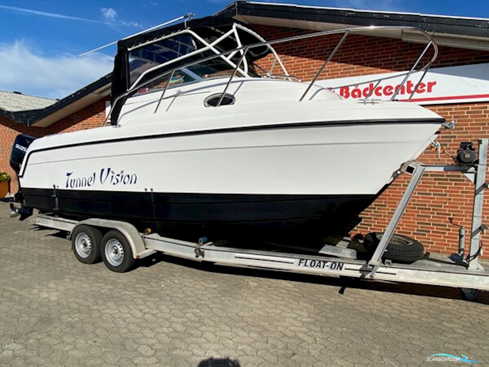 WorldCat Glacier Bay catamaran Isle Runner 2270 m/2 stk. Suzuki F140 hk og float-on alutrailer