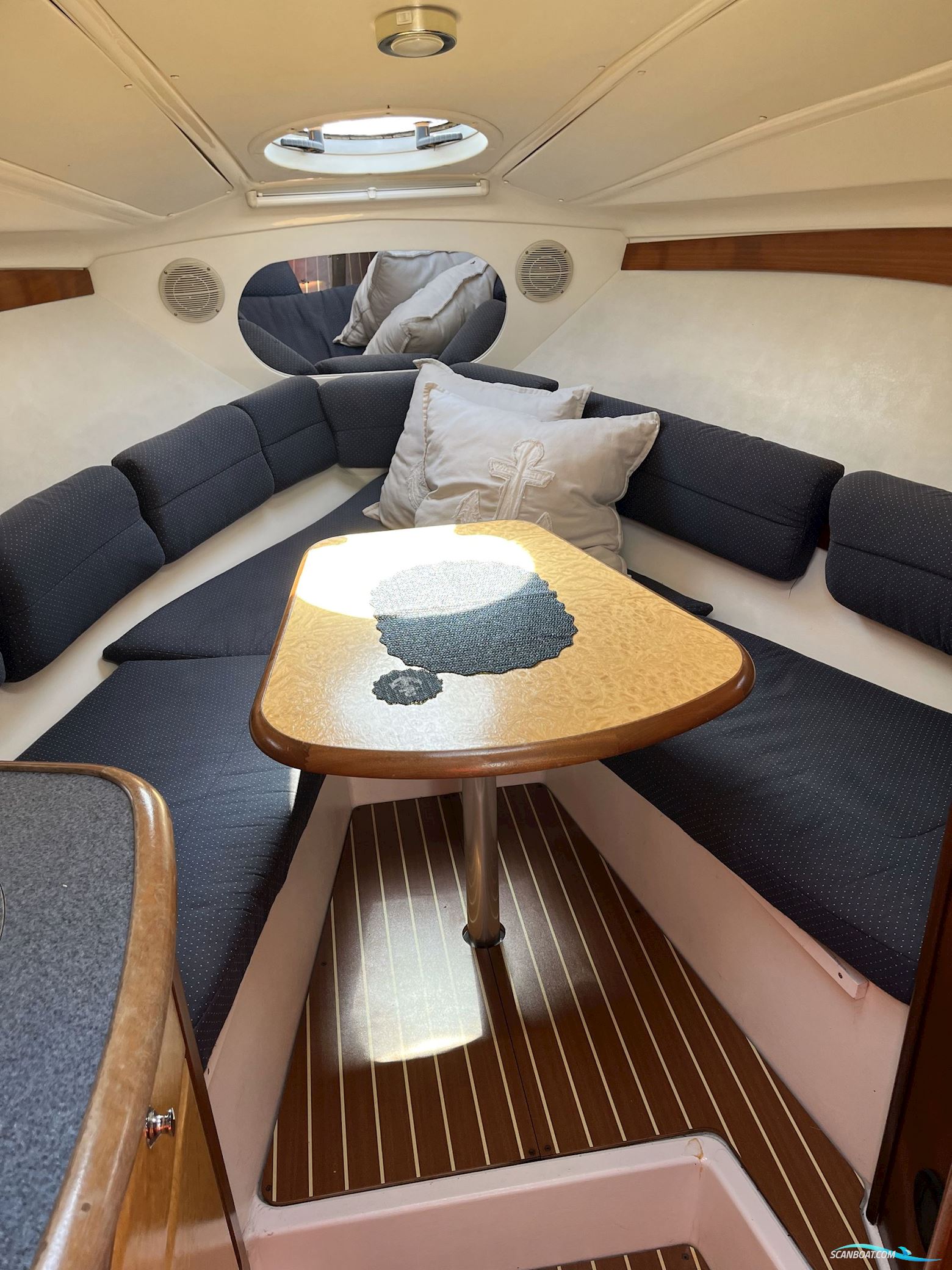 2001 Bavaria Sport 270 - fin weekendcruiser med kun 1000 motortimer