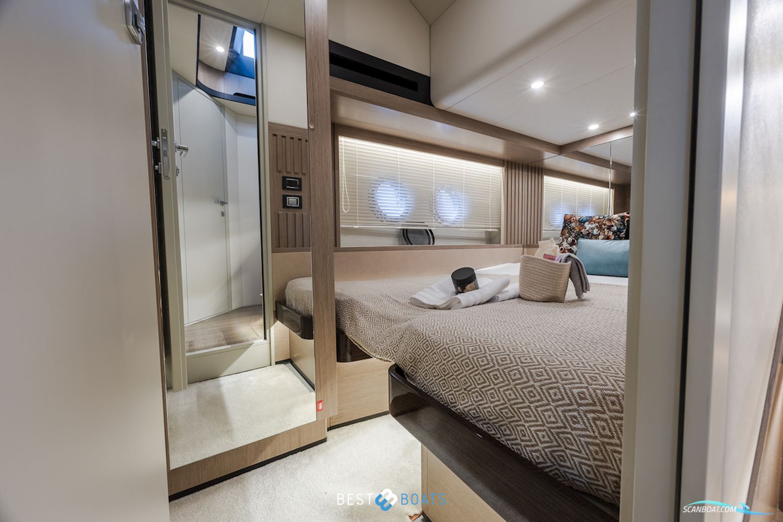 Absolute  Navetta 52
