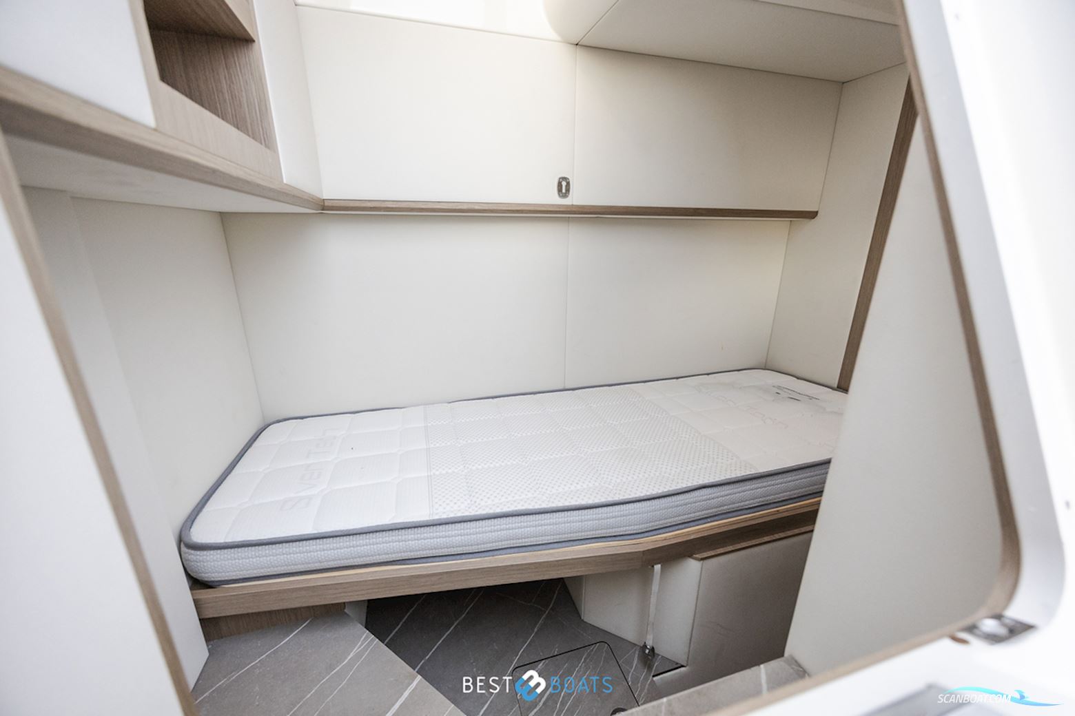 Absolute  Navetta 52