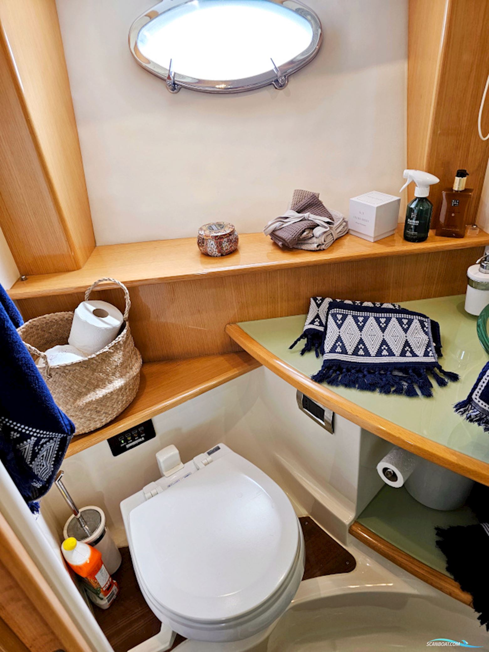 Absolute 47 HT Volvo Penta IPS-600