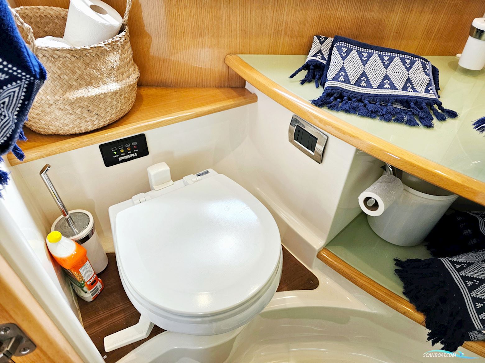 Absolute 47 HT Volvo Penta IPS-600