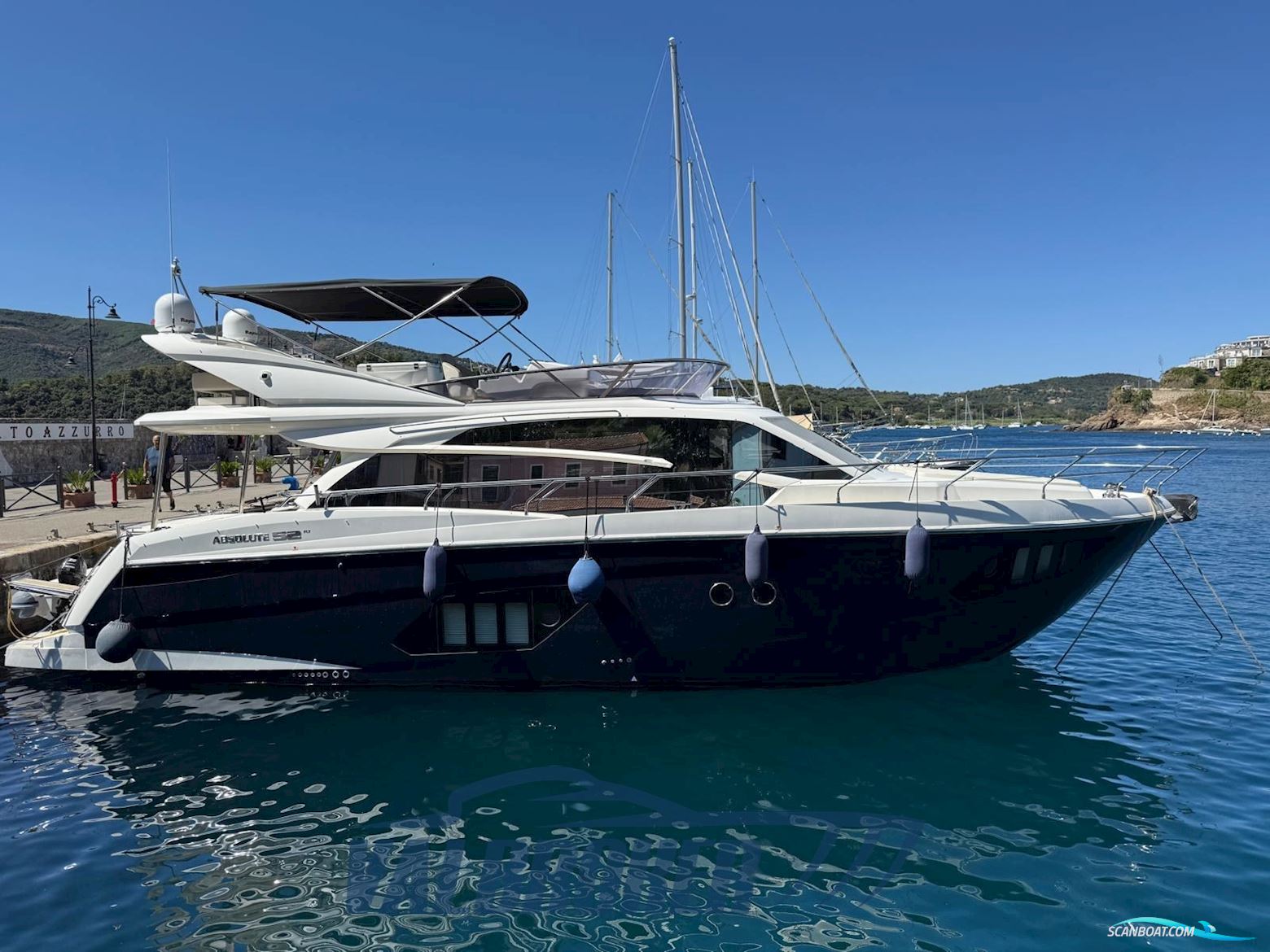 Absolute 52 FLY Motorboten 2016, met Volvo Penta IPS 600 motor, Italië