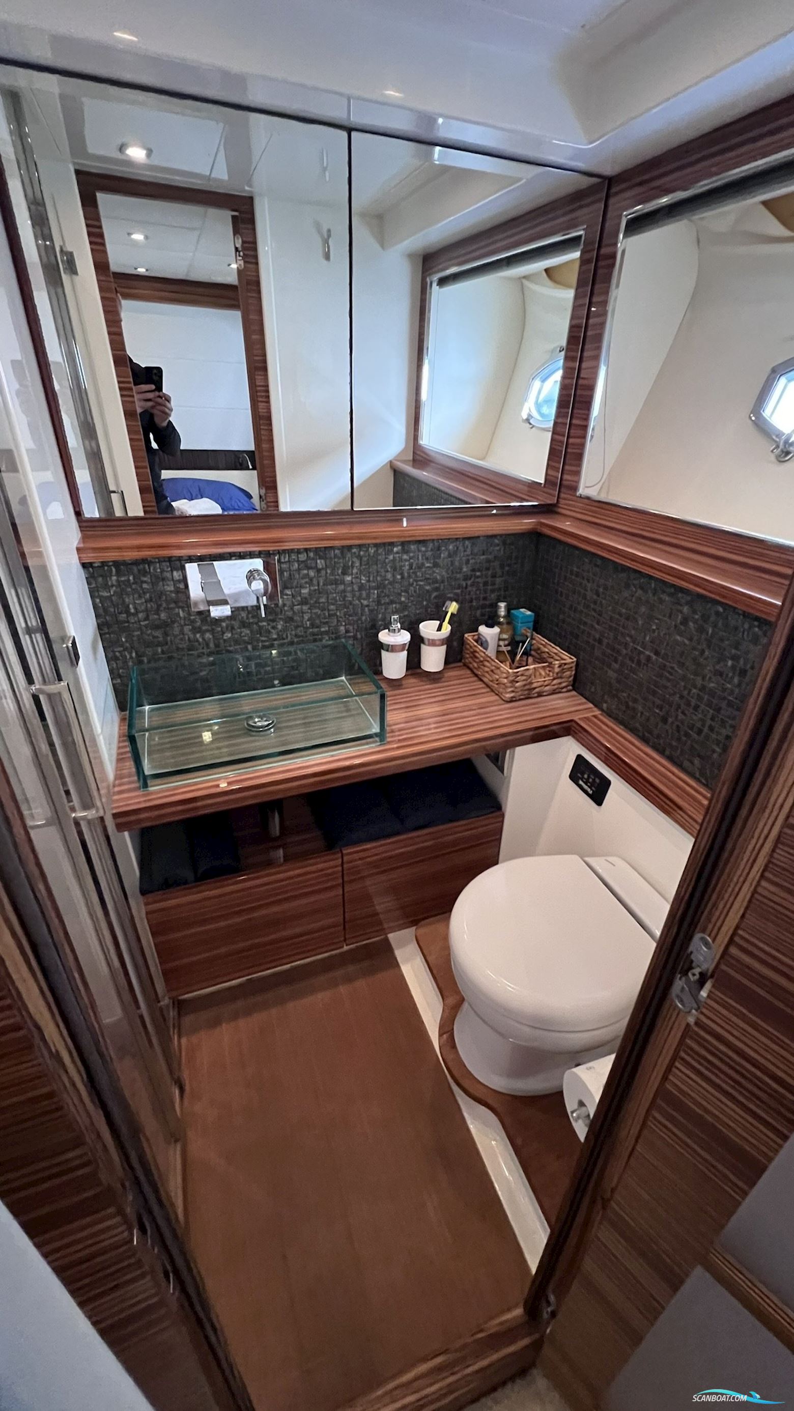 Absolute 52 HT - 2010 - Ips 600