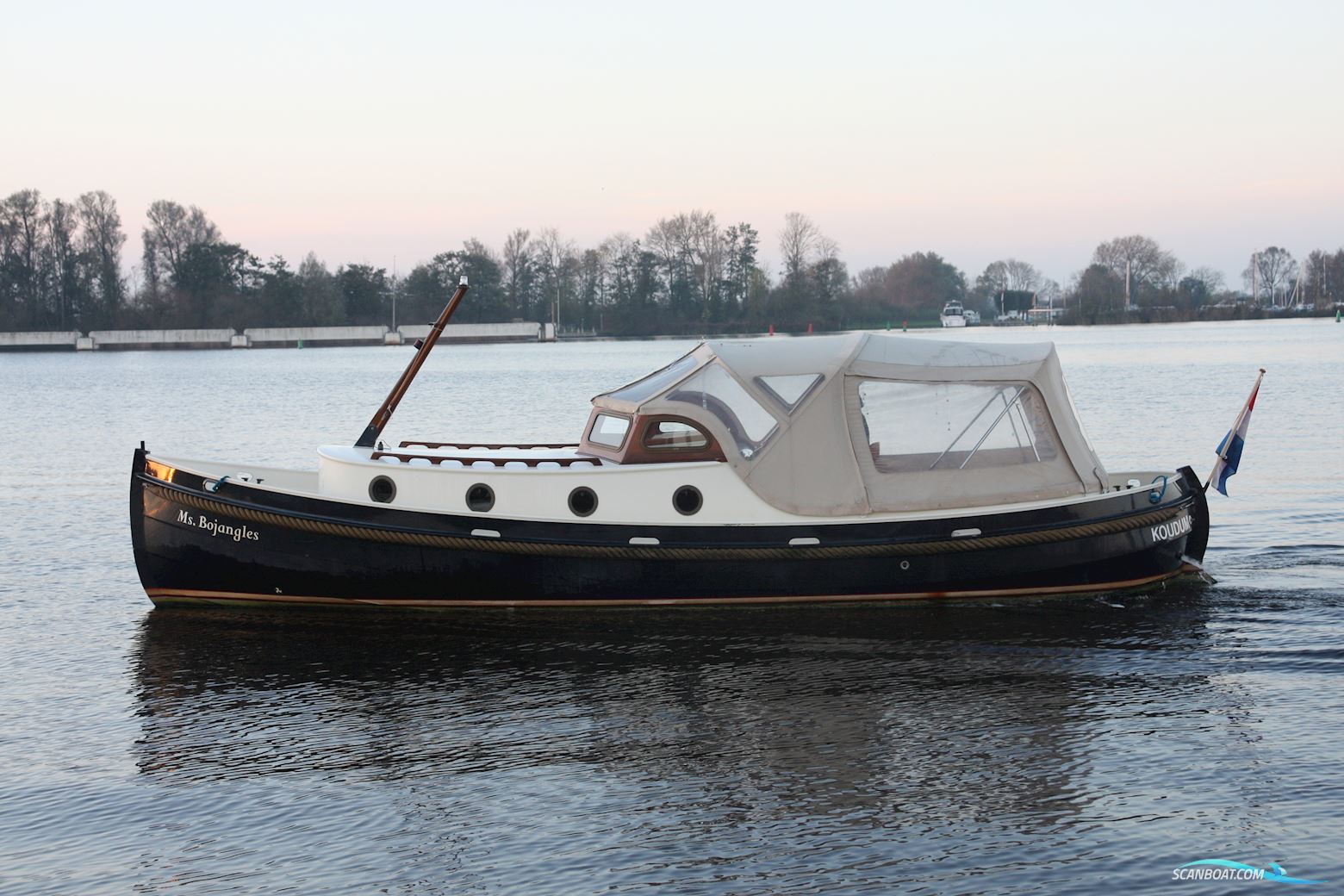 Alm Cabin Cruiser 8.60 OK