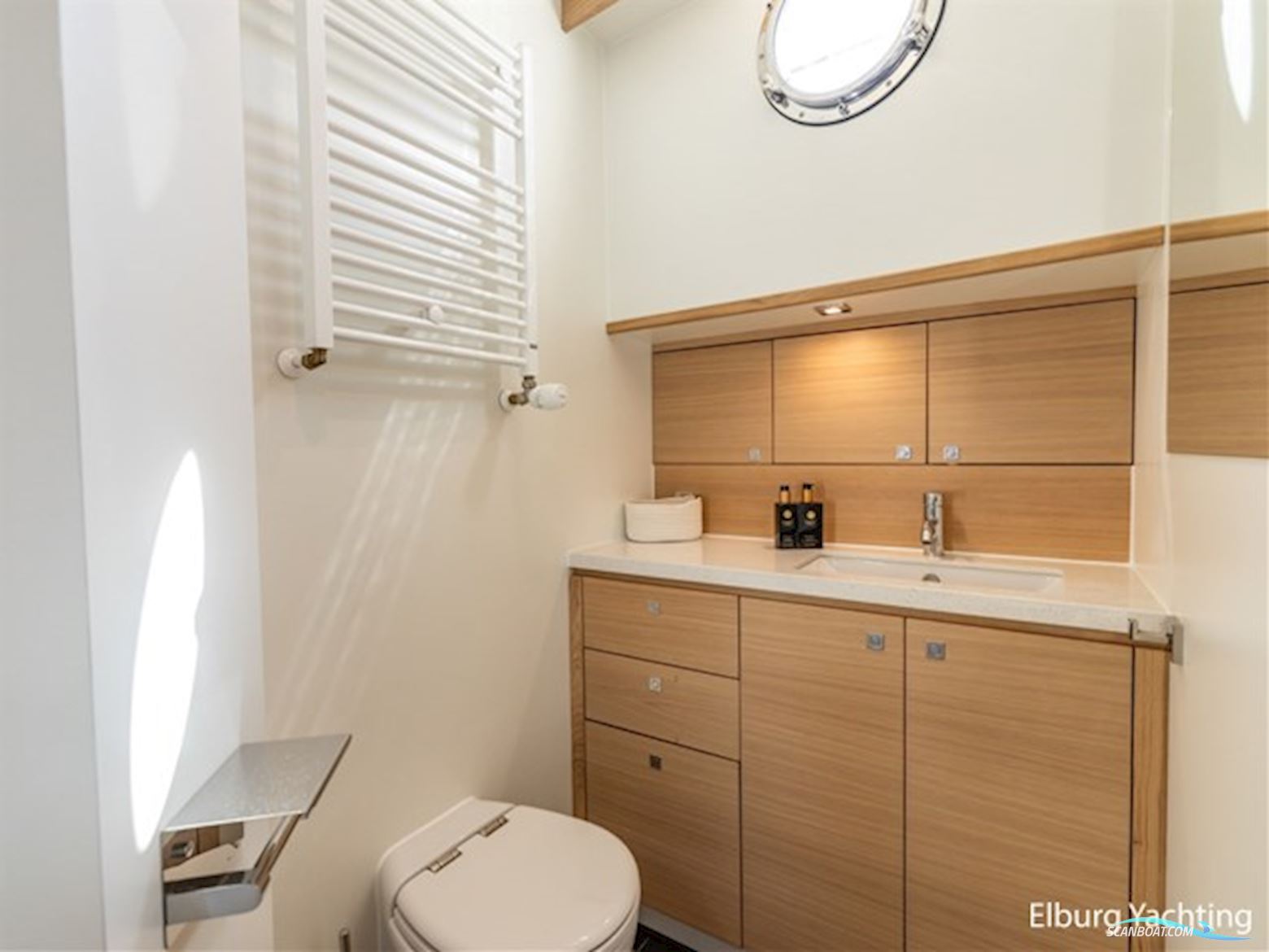 Alm Grand Voyager 65