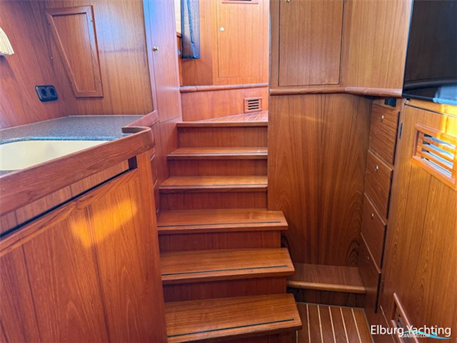 Altena 45 Blue Water Trawler - Stabilizers