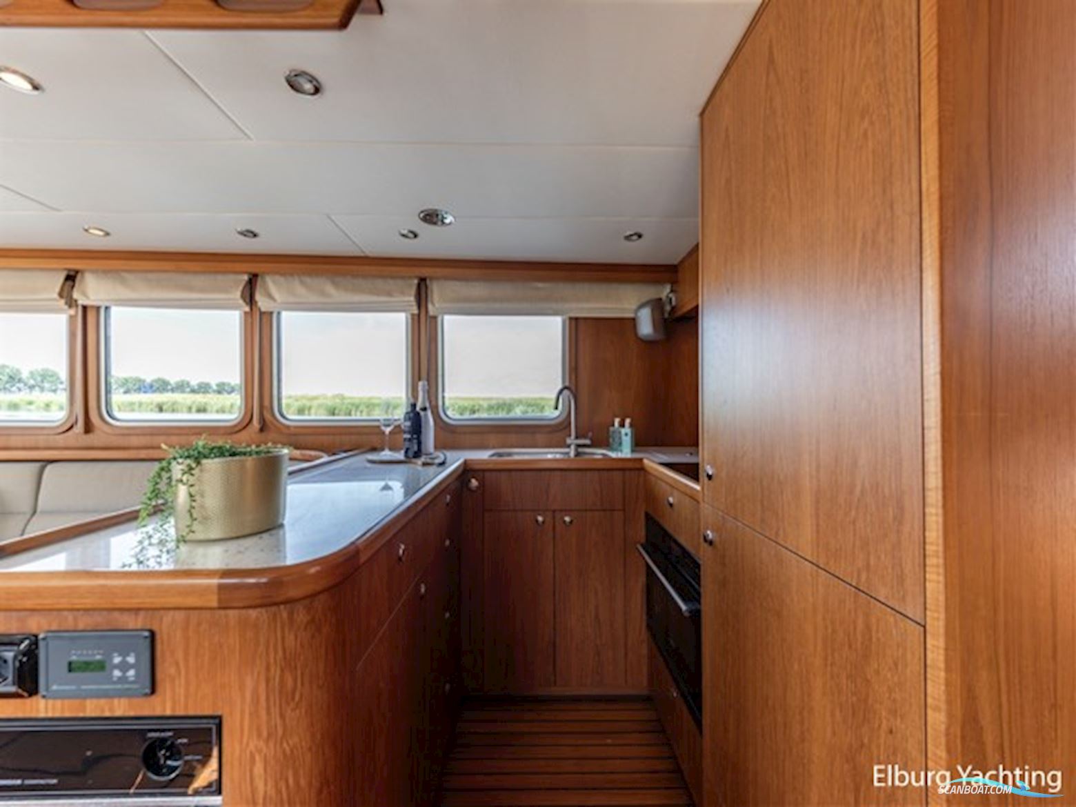 Altena 53 Custom Trawler - Stabilizers