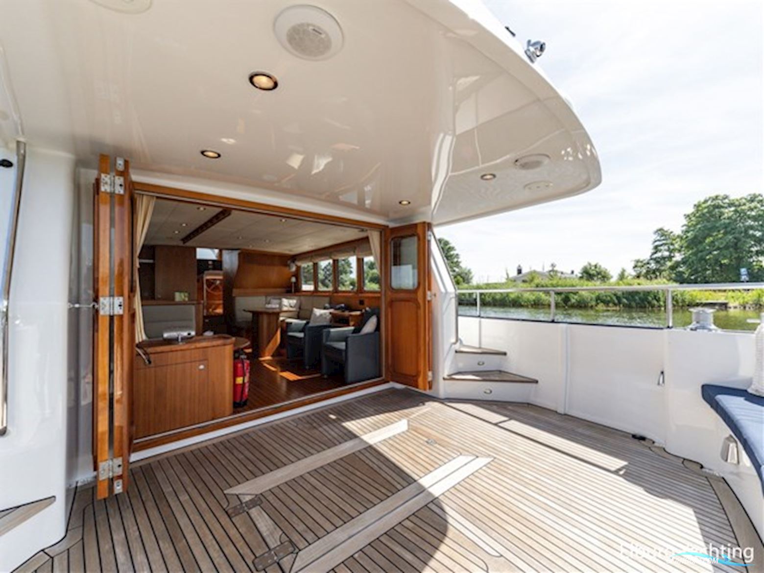 Altena 53 Custom Trawler - Stabilizers