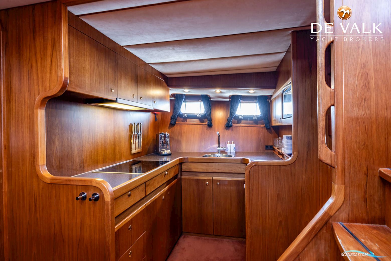 Altena Blue Water Trawler 58