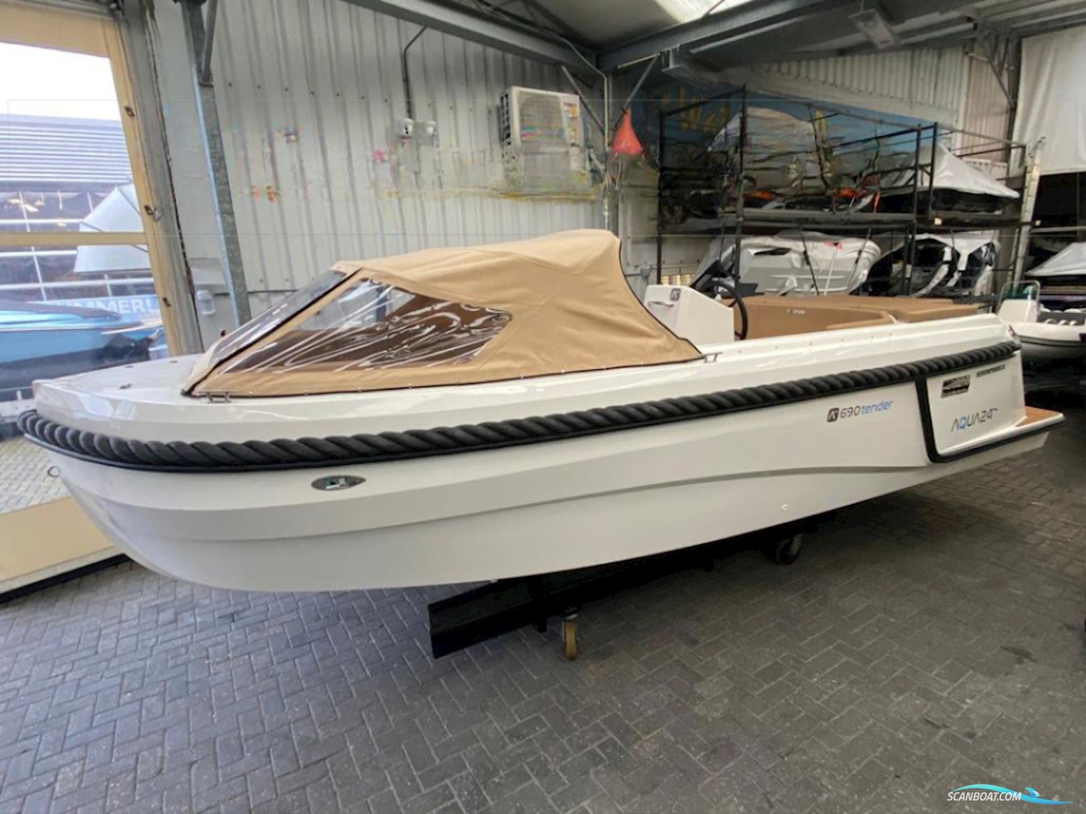 Aqua24 690 Tender