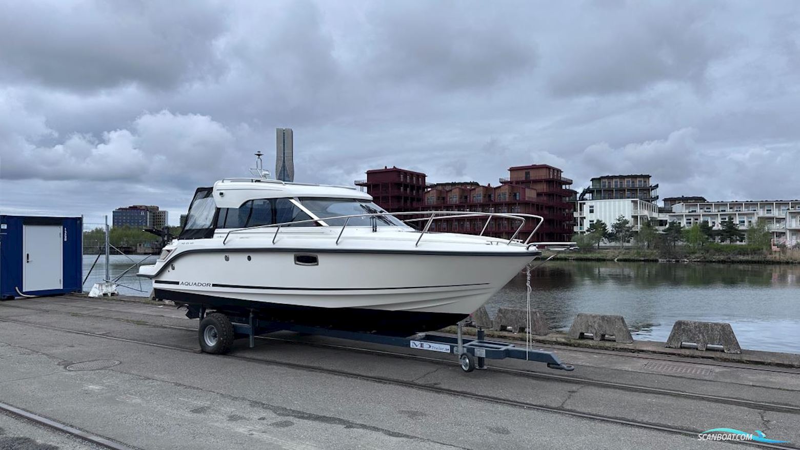 Aquador 25 HT Motorboten 2019, met Mercruiser motor, Sweden