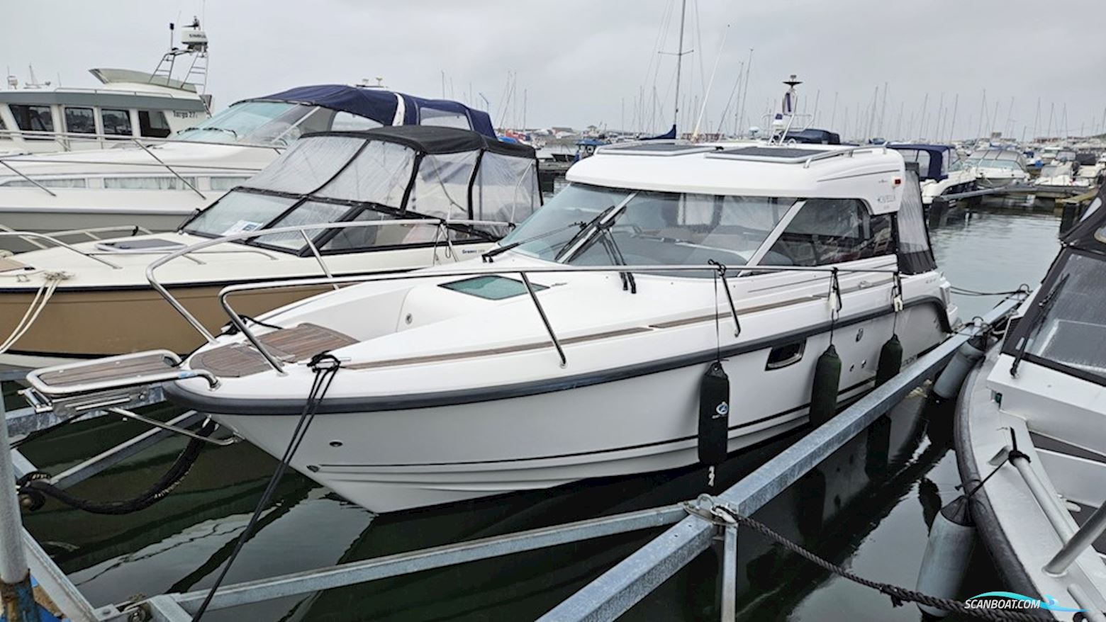 Aquador 25 HT Motorboten 2022, met Mercury Mercruiser  4,5 L  Mpi motor, Sweden