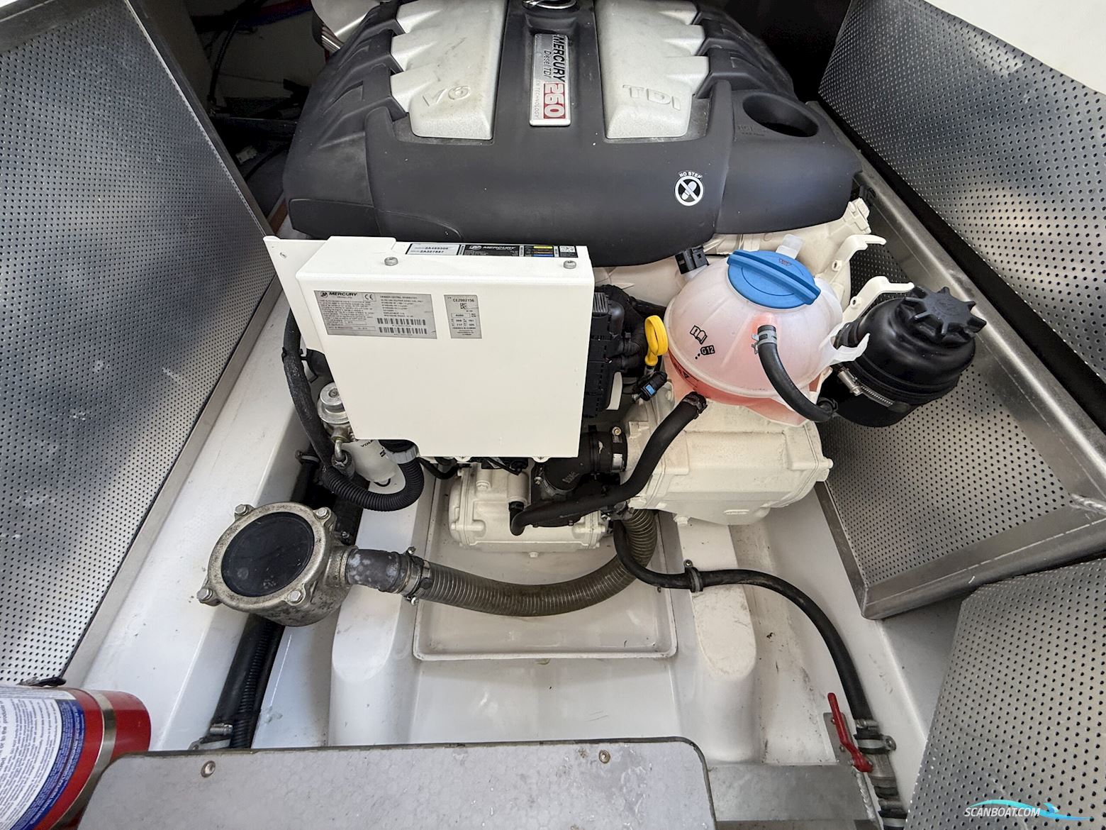 Aquador 27 HT, NEDSAT
