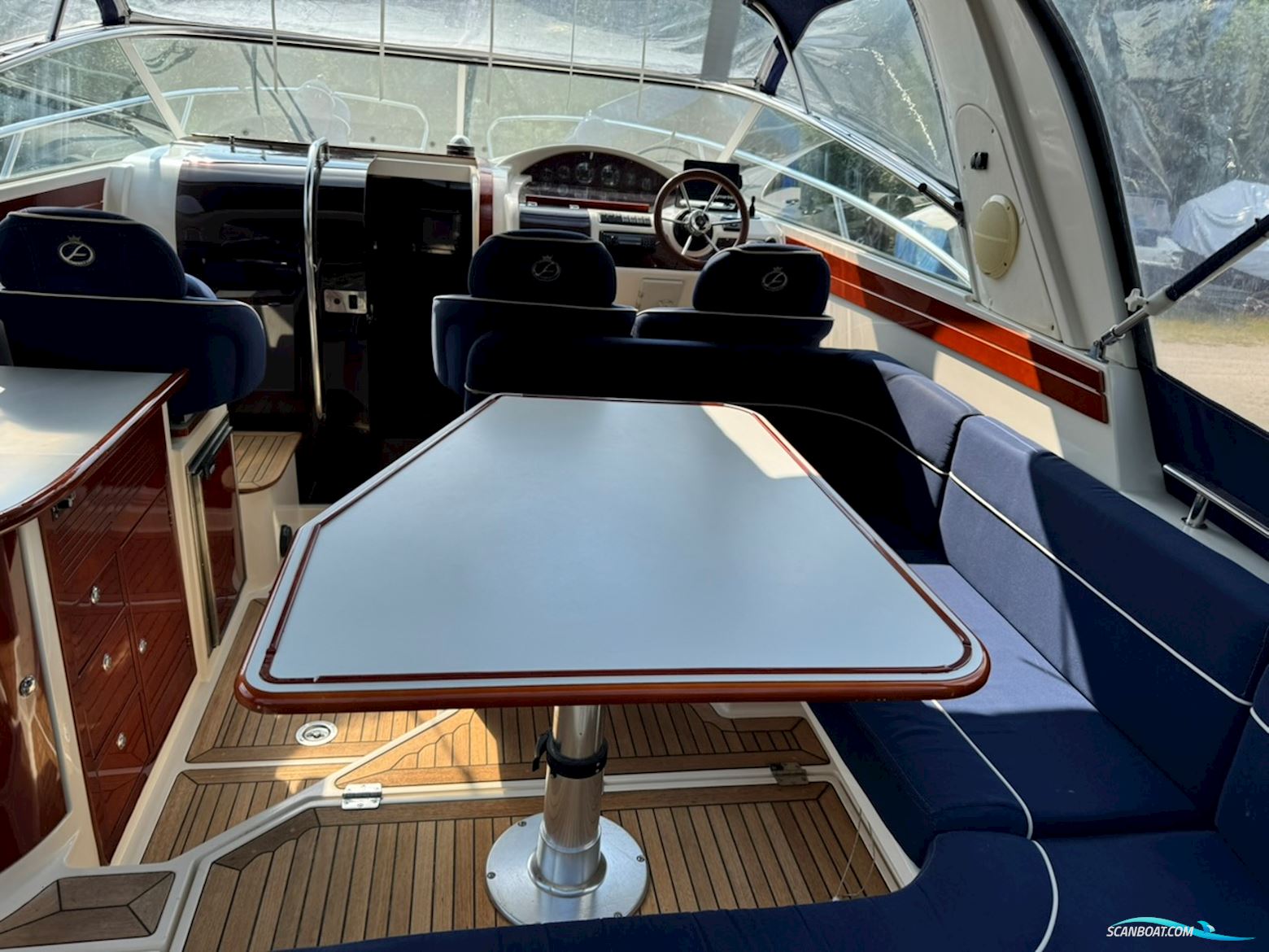 Aquador 28 DC