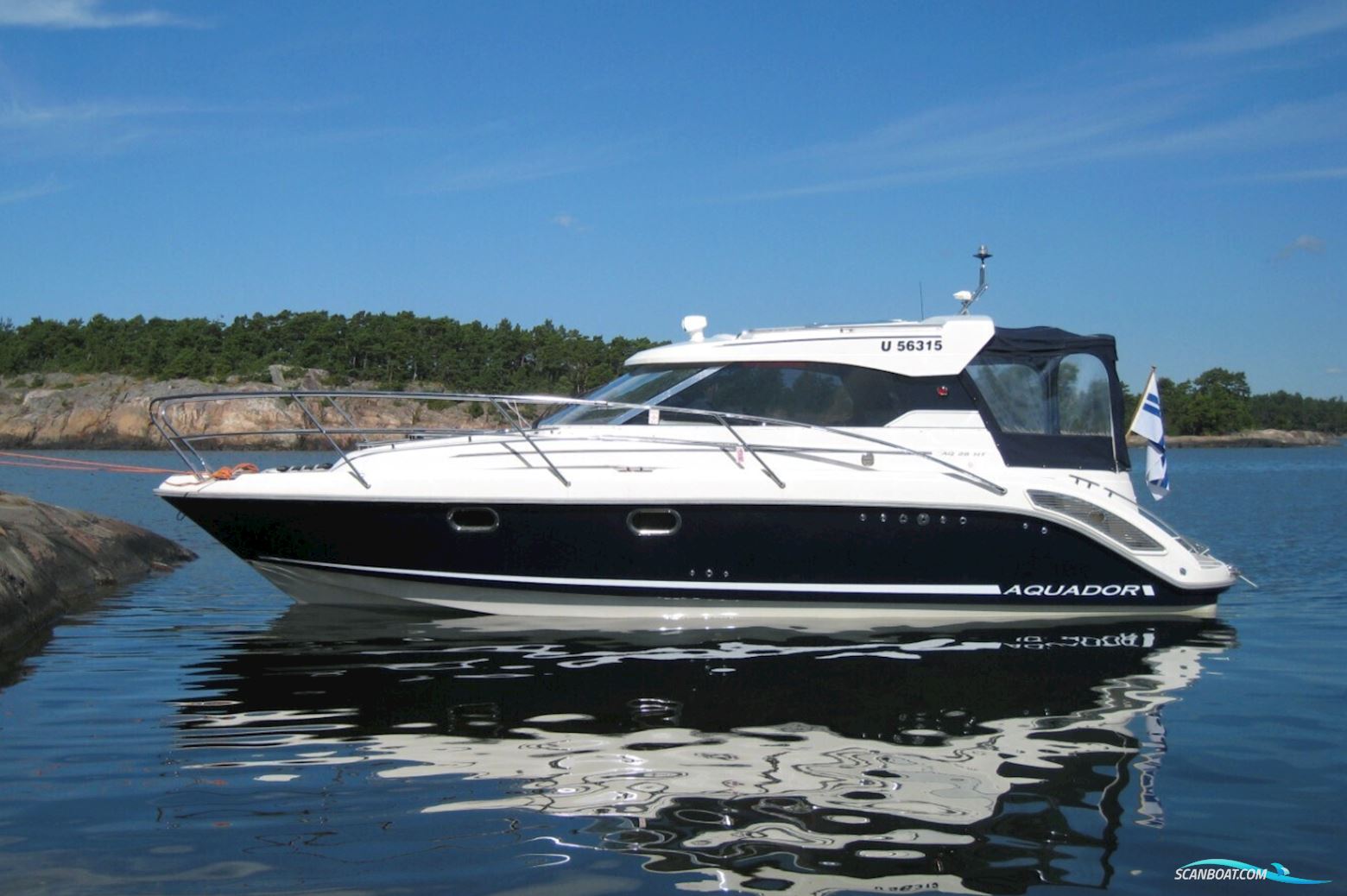 Aquador 28 HT Motorboten 2011, met Mercruiser motor, Sweden