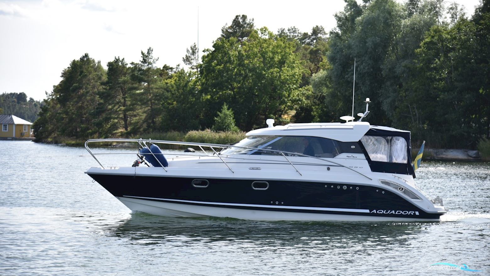 Aquador 28 HT Motorboten 2011, met Volvo Penta motor, Sweden