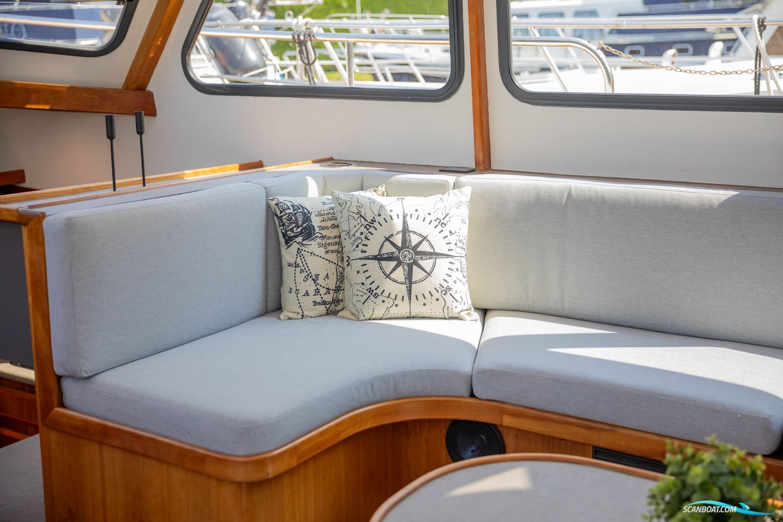 Aquanaut Drifter 1500 Pilot House