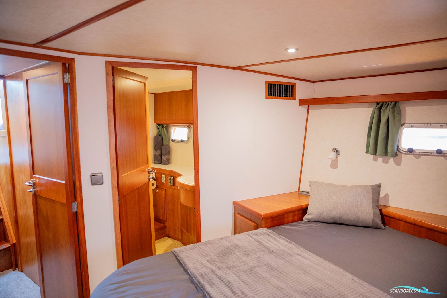 Aquanaut Drifter 1500 Pilot House