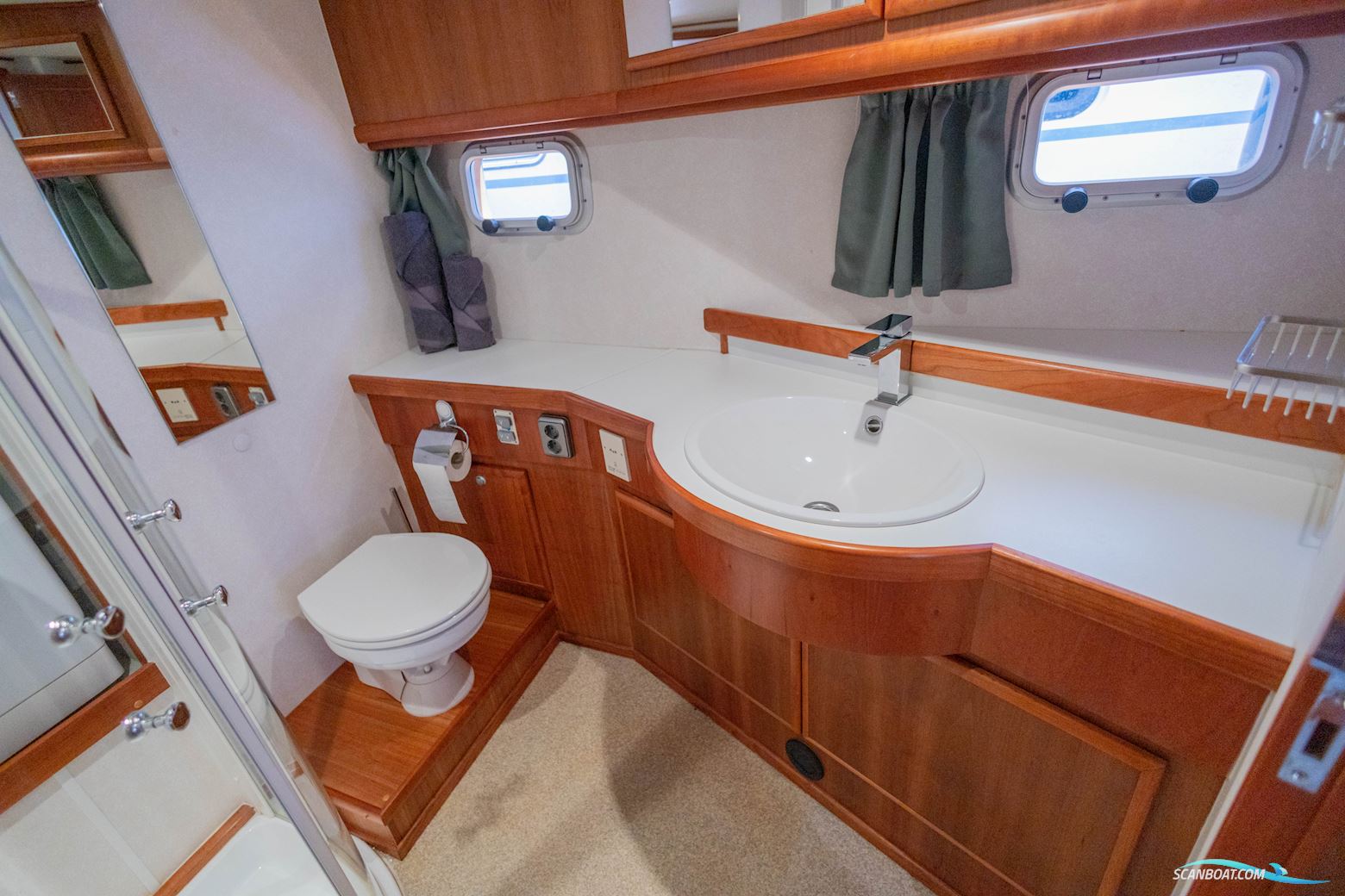 Aquanaut Drifter 1500 Pilot House