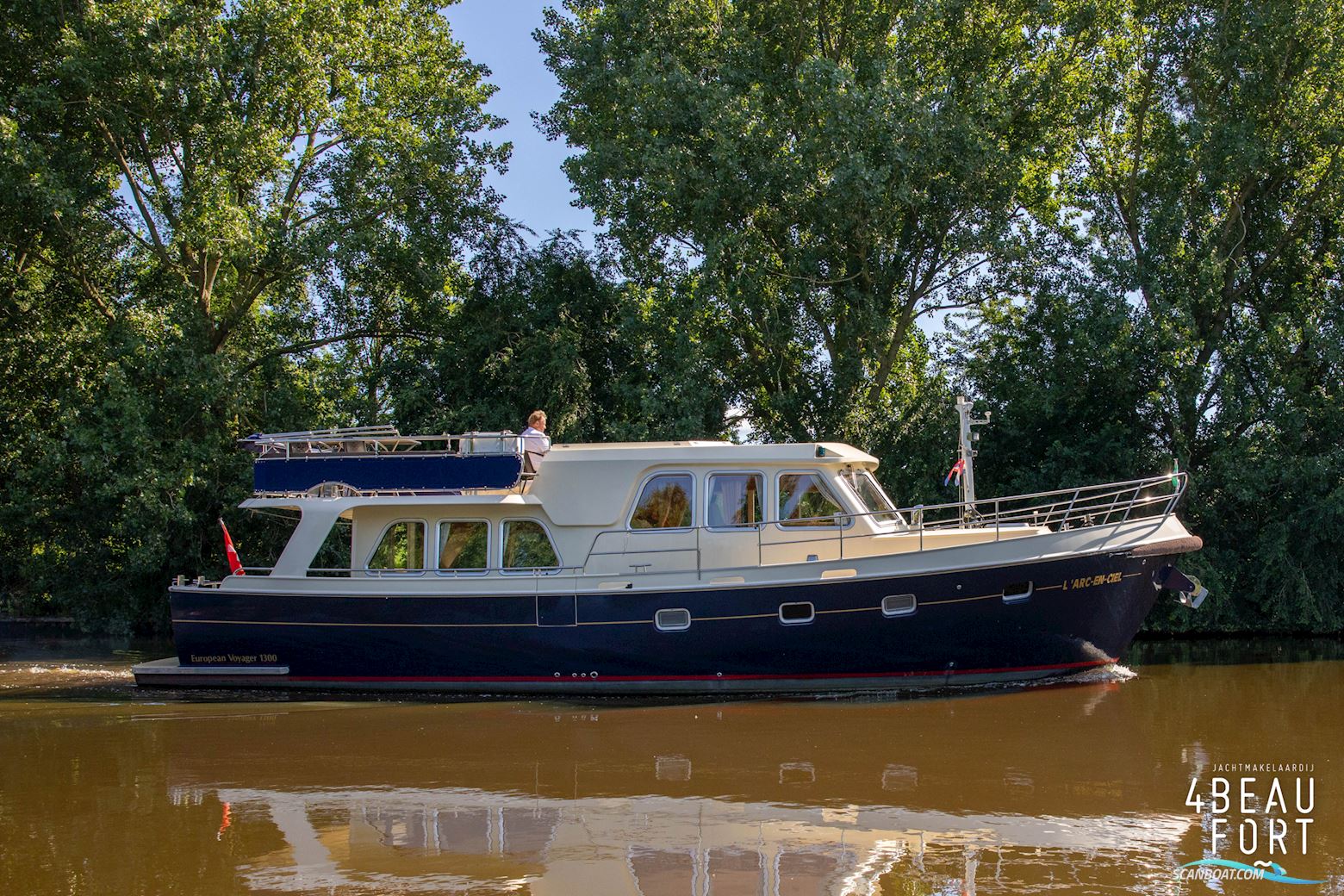 Aquanaut European Voyager 1300