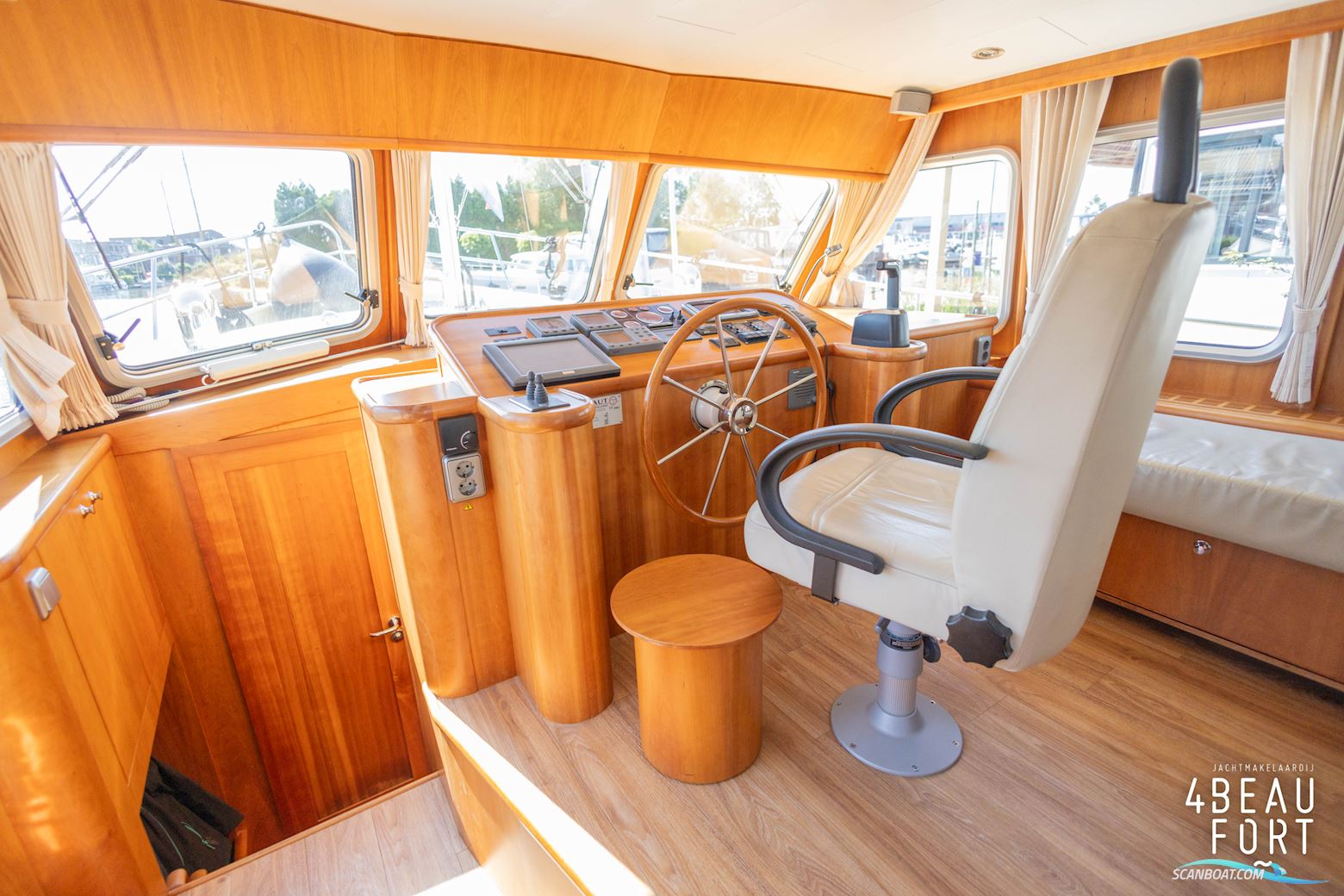 Aquanaut European Voyager 1300