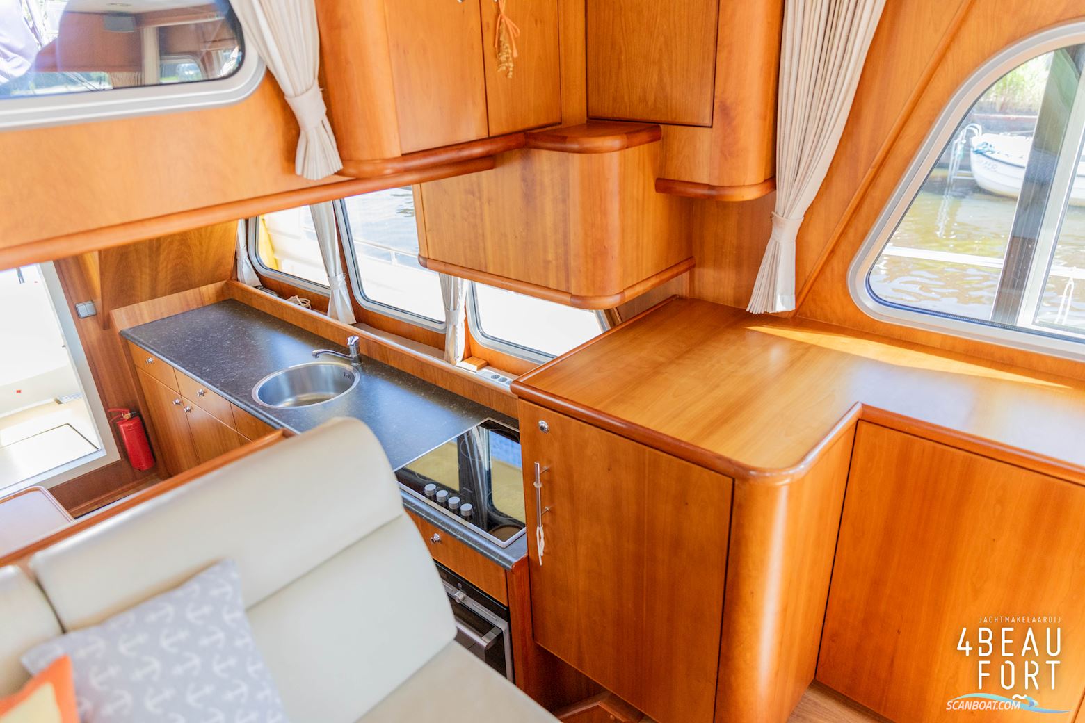 Aquanaut European Voyager 1300