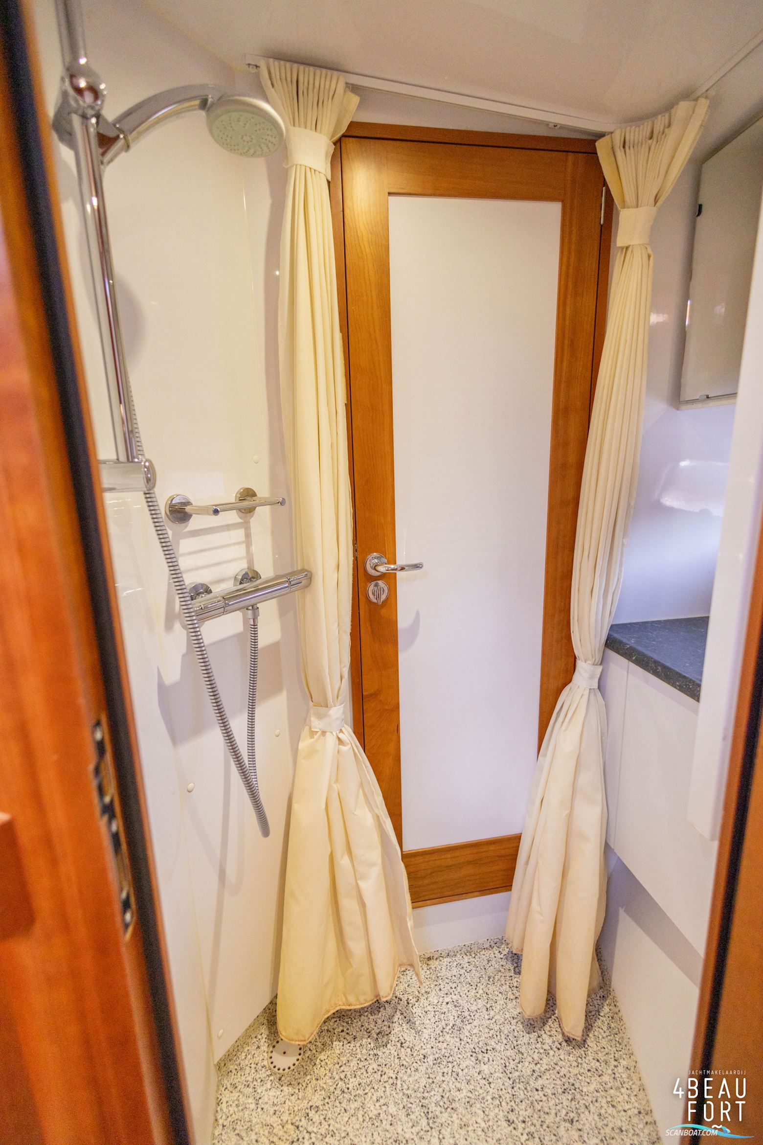 Aquanaut European Voyager 1300