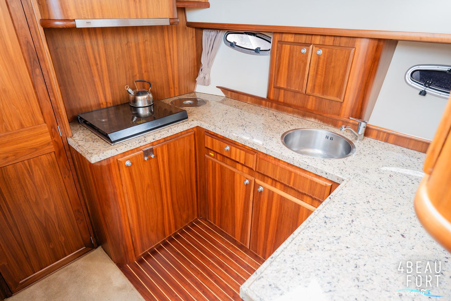 Aquanaut Privilege 1350