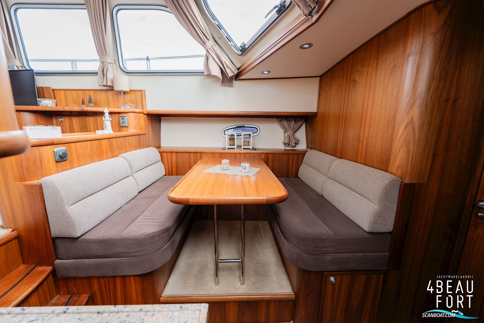 Aquanaut Privilege 1350