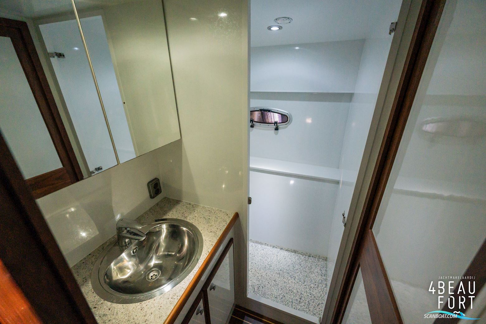 Aquanaut Privilege 1350