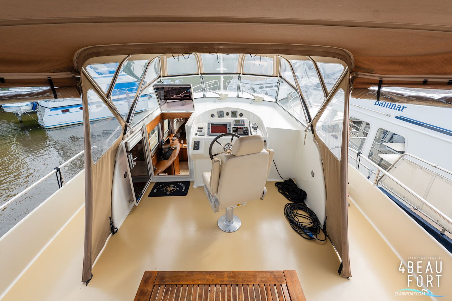 Aquanaut Privilege 1350