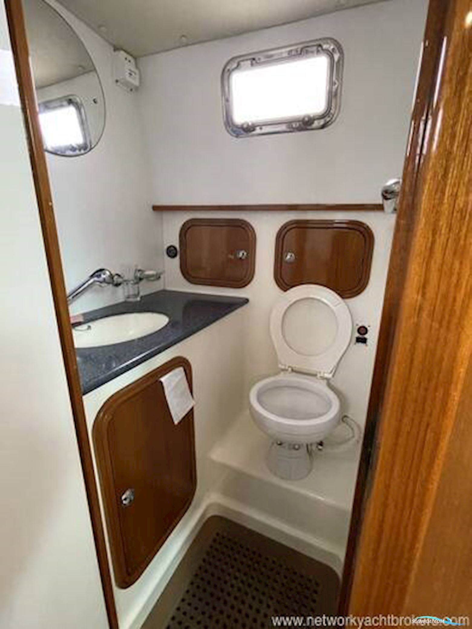 Aquastar 38 Aft Cabin