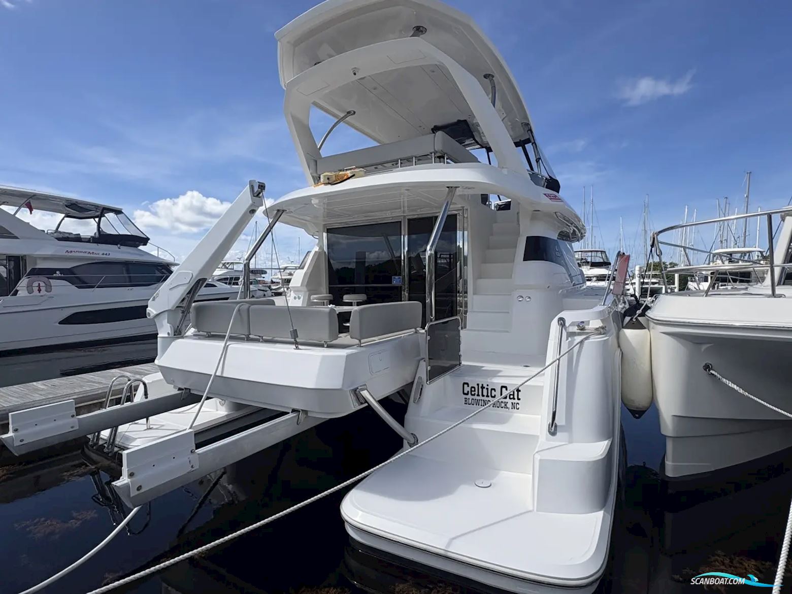 Aquila 44 Yacht